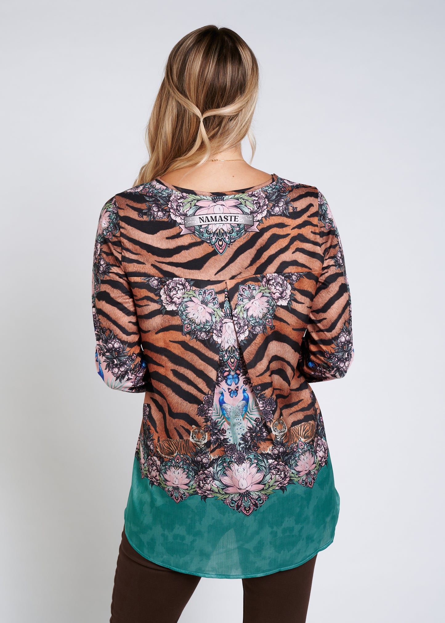 Round Neck Shirt With Rhinestone Finishing