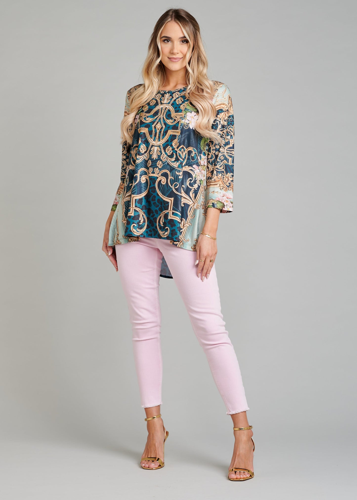 Round Neck Shirt With Rhinestone Finishing